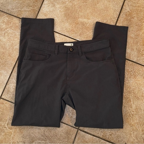 Tasc Men’s Gray Stretch Casual Performance / Work Pants Size 33x30 Tailored Used - Picture 1 of 5